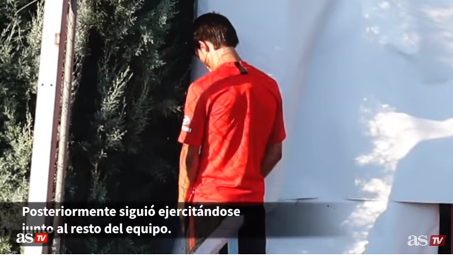 逗！1.2亿帝星训练时跑墙角撒尿