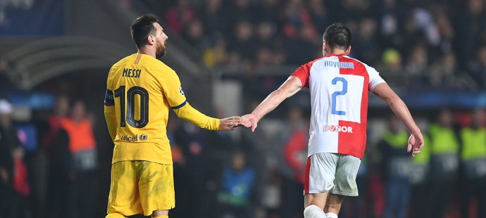 爽啊！铁卫防下梅西 激情庆祝