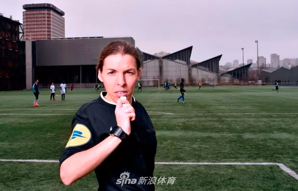 欧洲超级杯主裁是她 瞧这气质