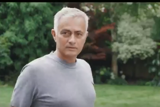 穆帅独自在公园锻炼 瞧这身手