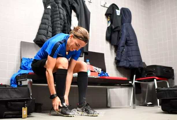 欧洲超级杯主裁是她 瞧这气质