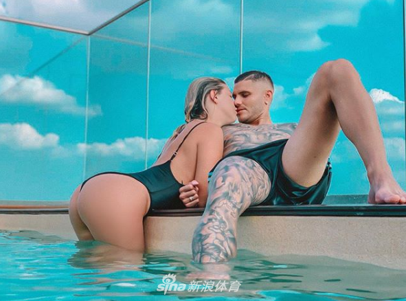 香艳！二弟旺达水中紧拥热吻