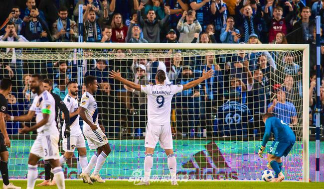 38岁伊布戴帽 霸气一点都没变