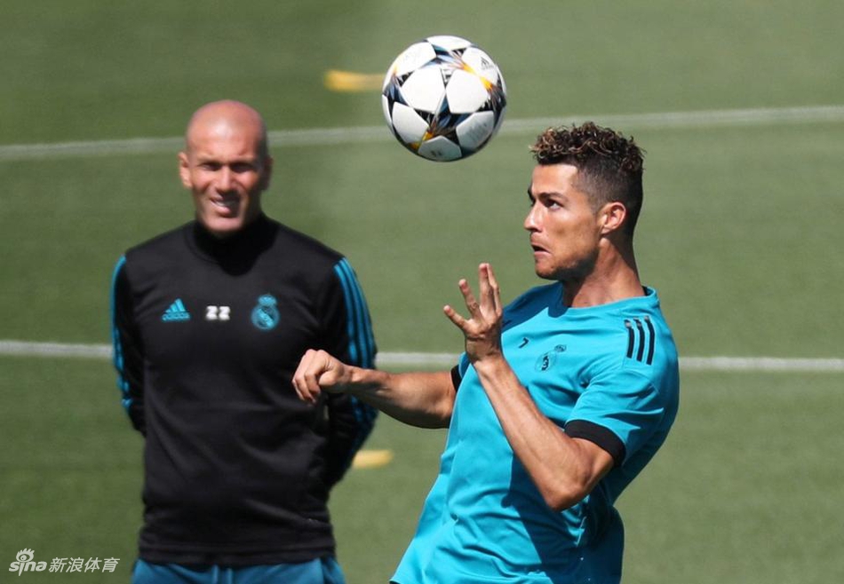 皇马训练备战欧冠决赛齐祖抢镜