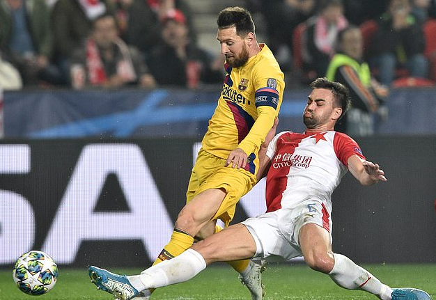 爽啊！铁卫防下梅西 激情庆祝