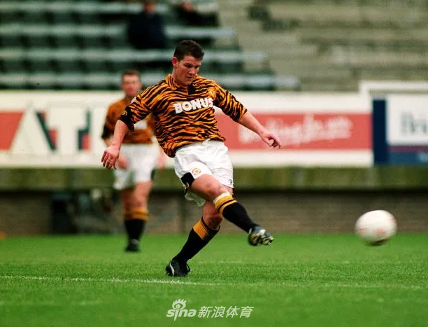 辣眼！这14款球衣都谁设计的？