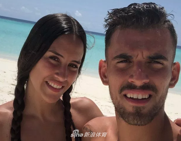 甜!阿森纳新援郎才女貌撒狗粮