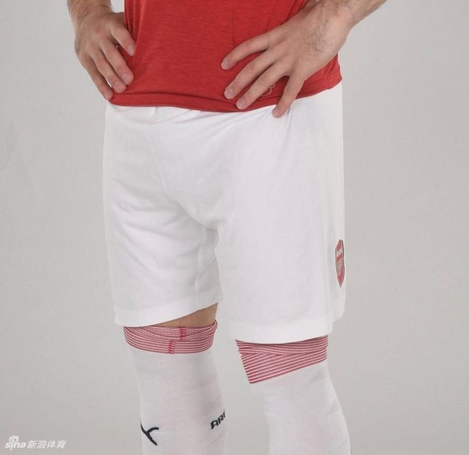 阿森纳发布新赛季主场球衣