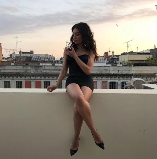 曲线撩人！皇马妖星女友泳装照