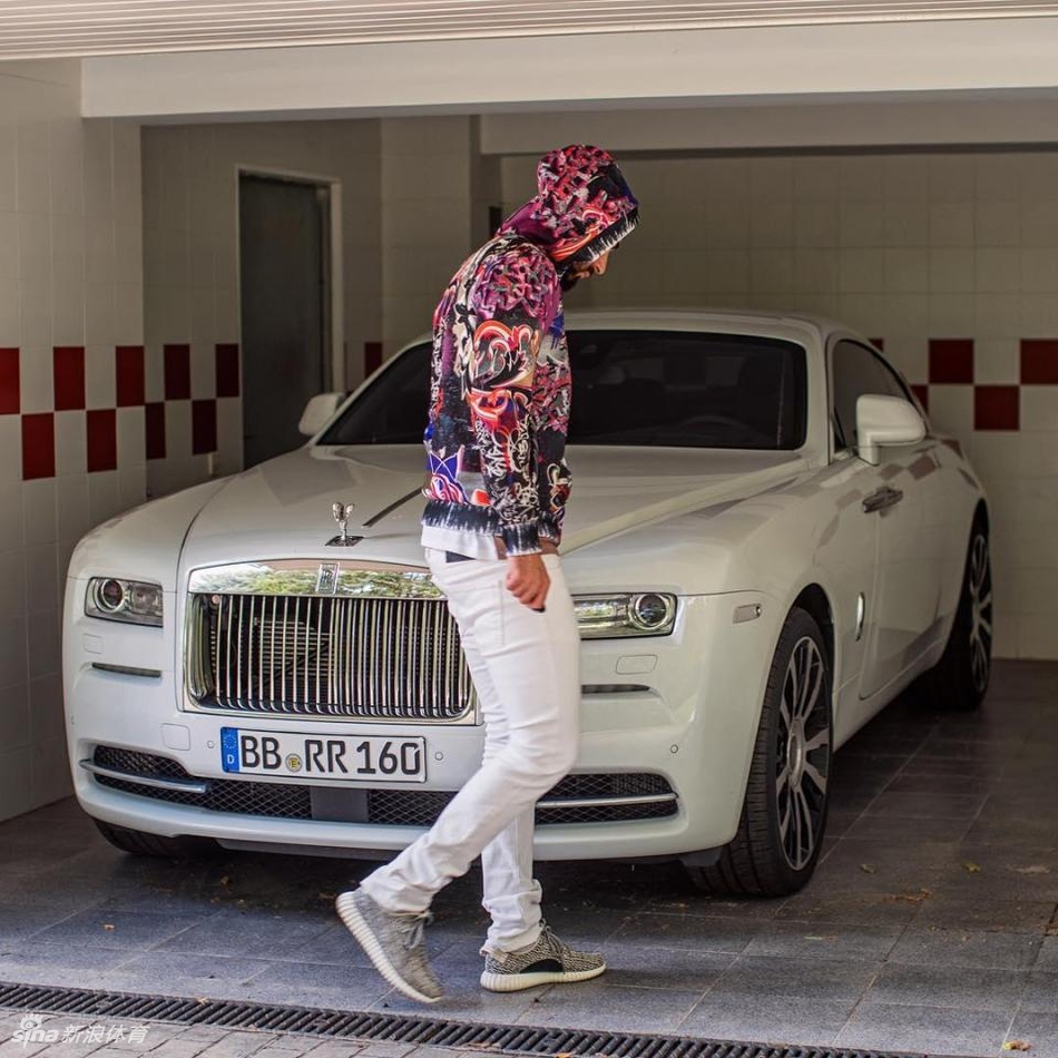 壕！来看看本泽马的豪车收藏