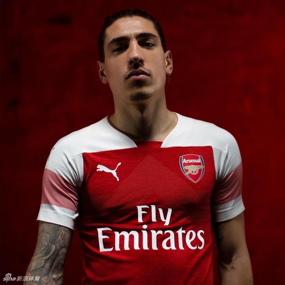 阿森纳发布新赛季主场球衣