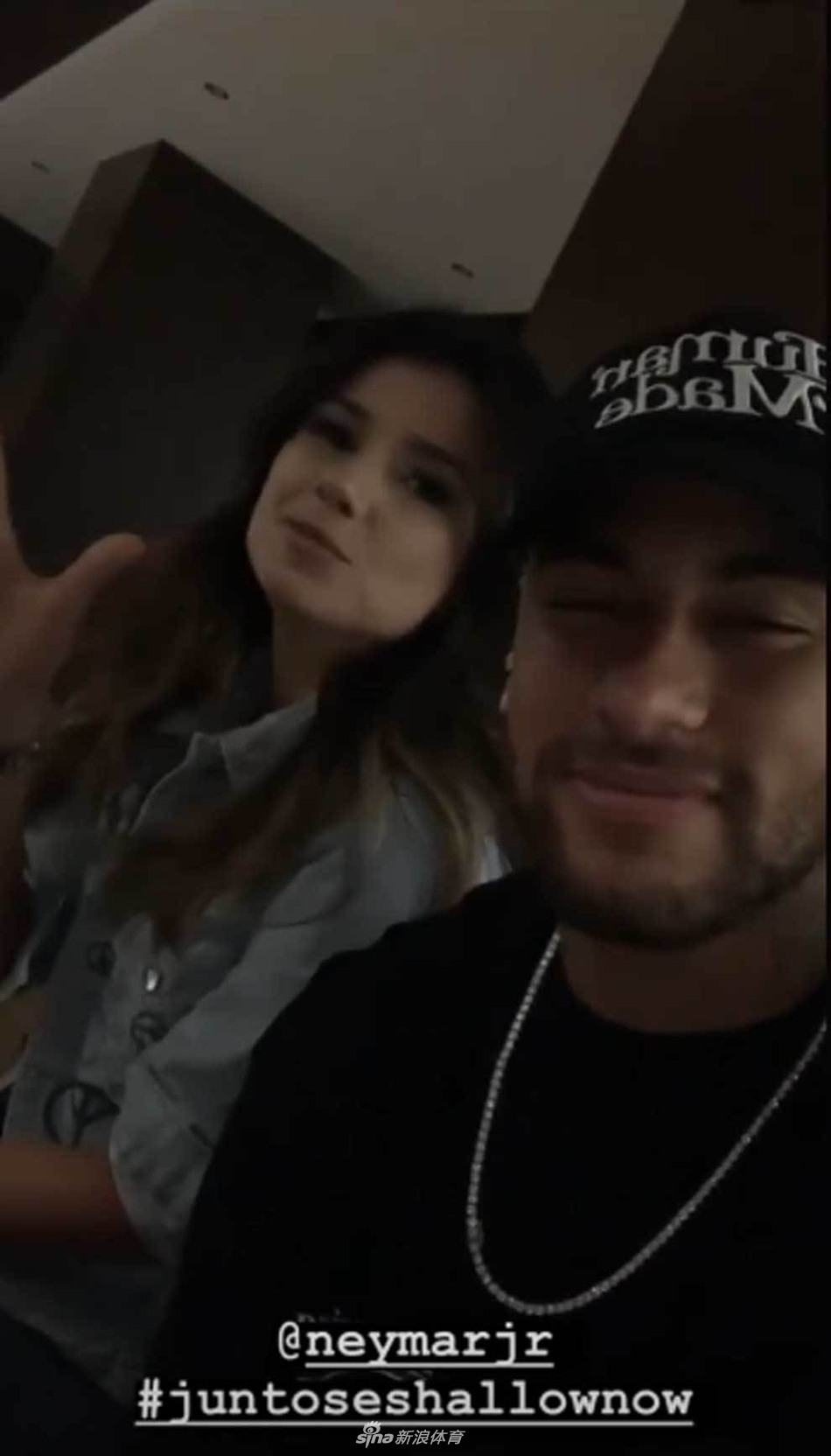 火辣美女歌星 内马尔是她铁粉