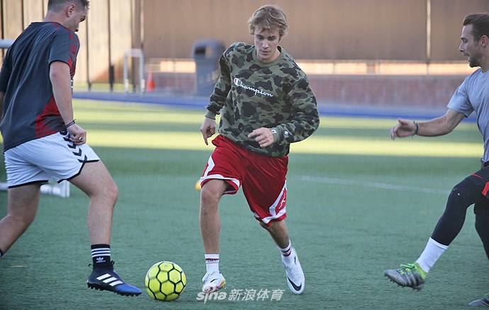 比伯秀球技！这球感什么水平