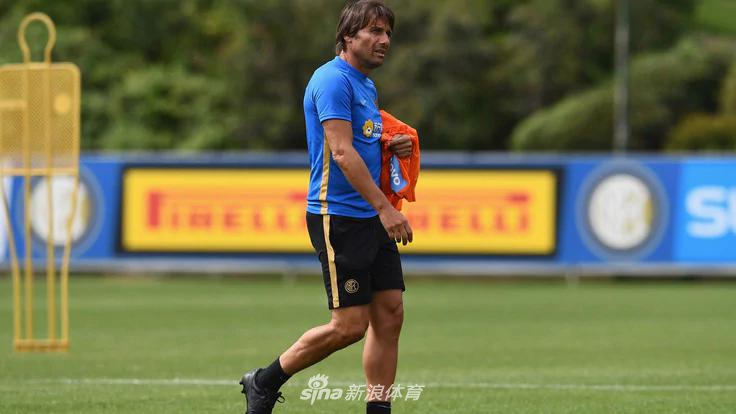 国米训练卢卡库乐开花！二弟…