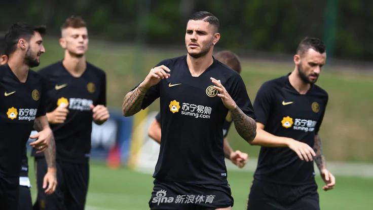 国米训练卢卡库乐开花！二弟…