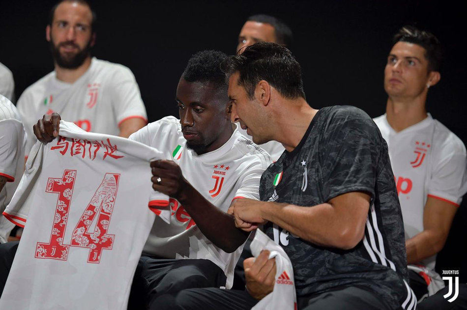 尤文新球衣发布！这汉字款太炫