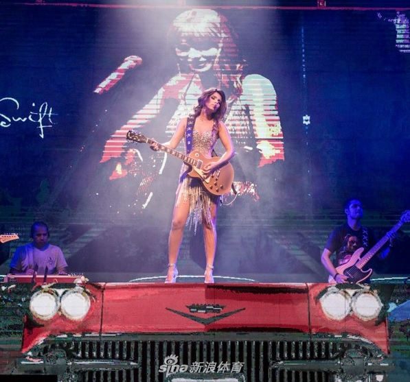 火辣美女歌星 内马尔是她铁粉