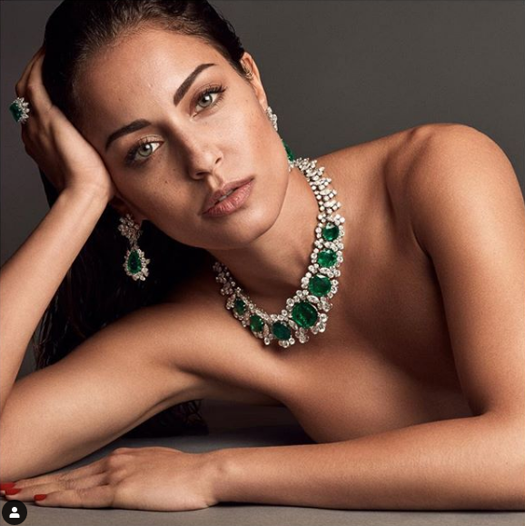 曲线撩人！皇马妖星女友泳装照