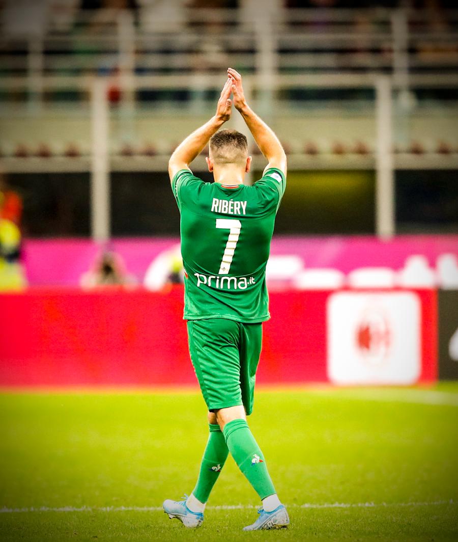 36岁打爆米兰！圣西罗为他鼓掌