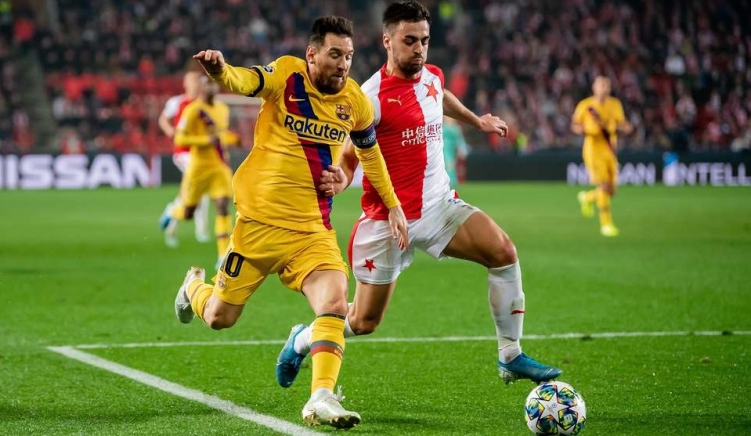 爽啊！铁卫防下梅西 激情庆祝