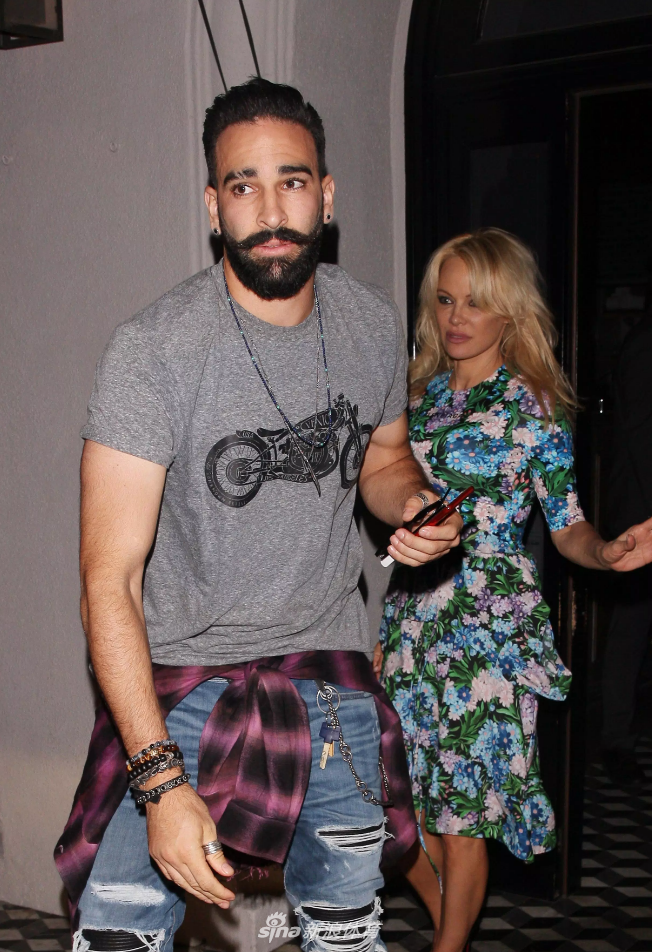 名将遭美妻控诉：变态！家暴！