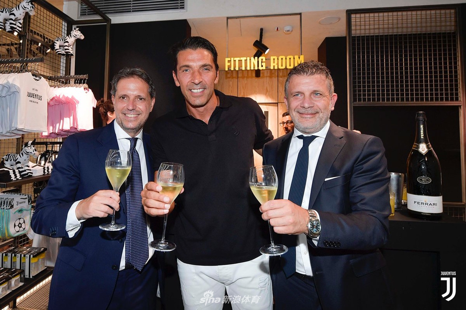 全城沸腾！41岁小将布冯回来啦