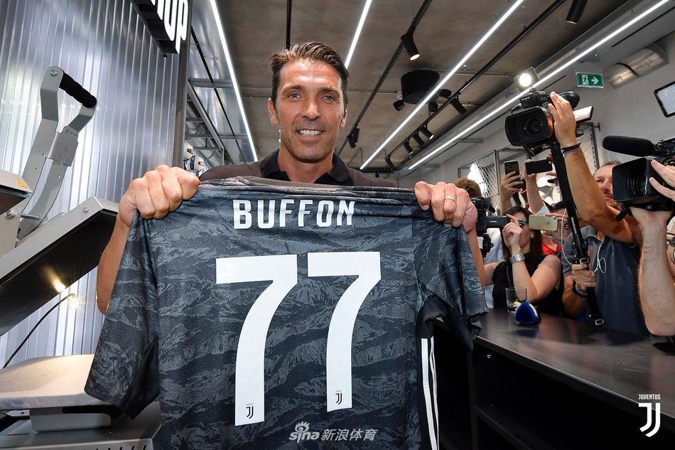 全城沸腾！41岁小将布冯回来啦