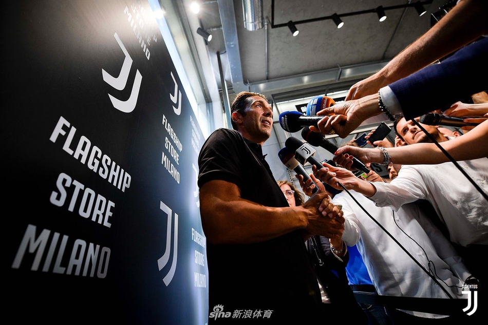 全城沸腾！41岁小将布冯回来啦