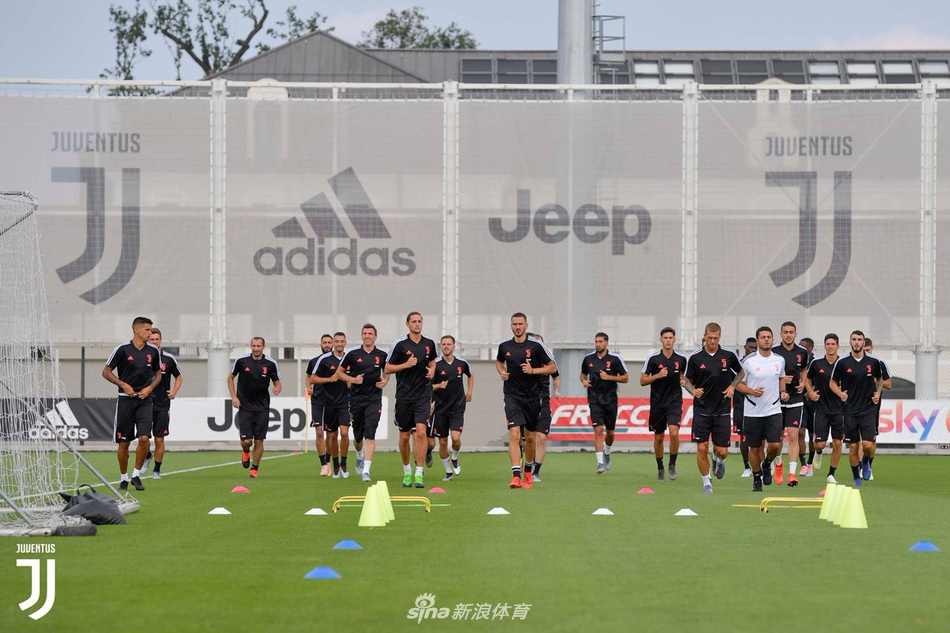 萨里尤文首训！小将布冯抢镜