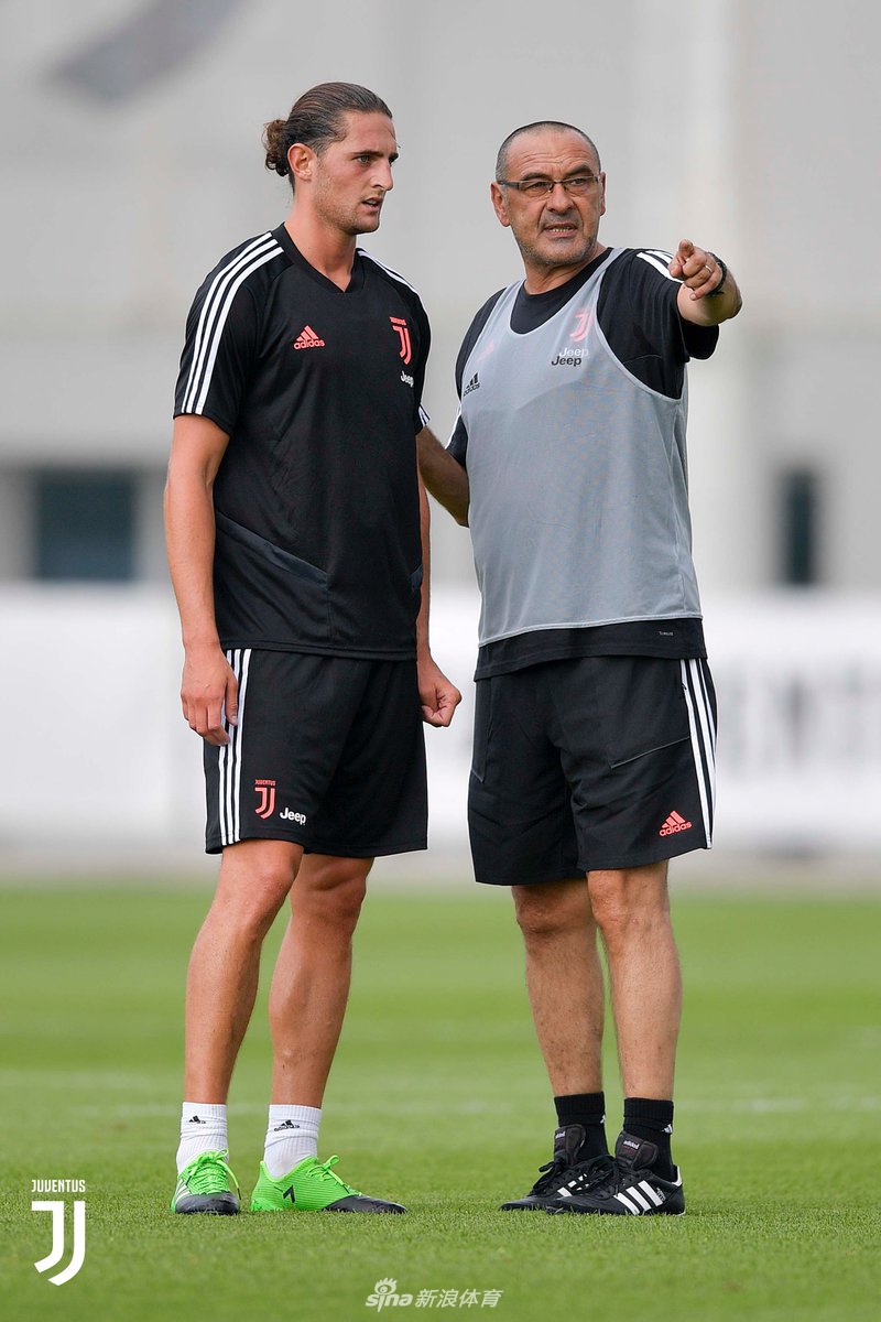 萨里尤文首训！小将布冯抢镜