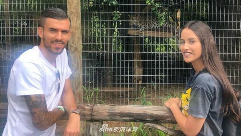 甜!阿森纳新援郎才女貌撒狗粮