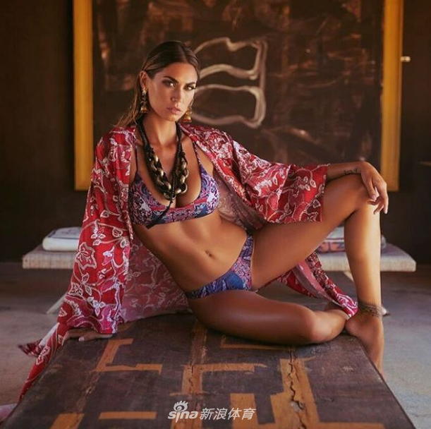 巴萨大将娇妻美照 战斗力惊人