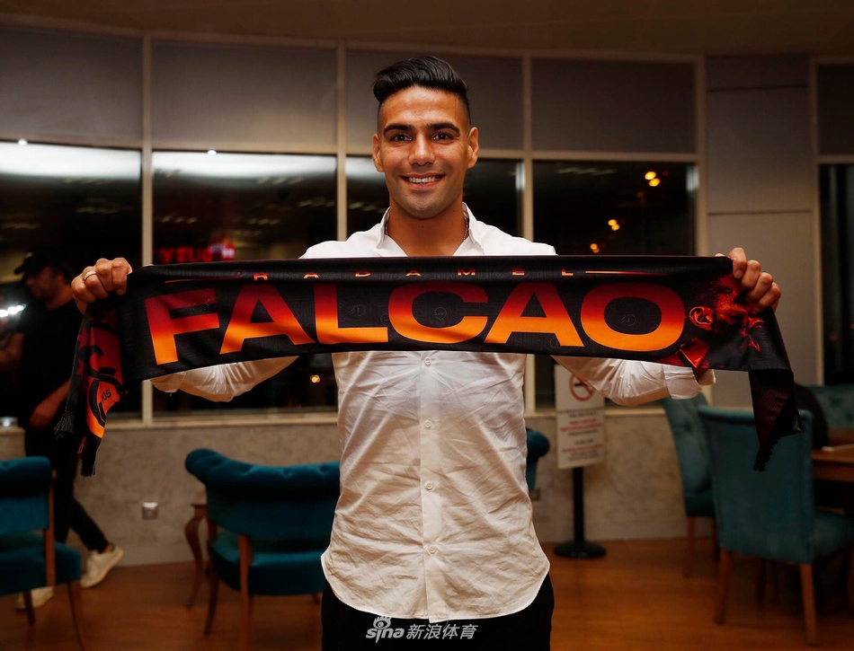 2.5万球迷喜迎强援 场面太震撼