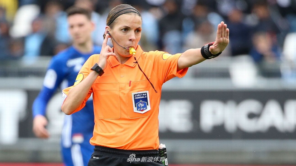 欧洲超级杯主裁是她 瞧这气质