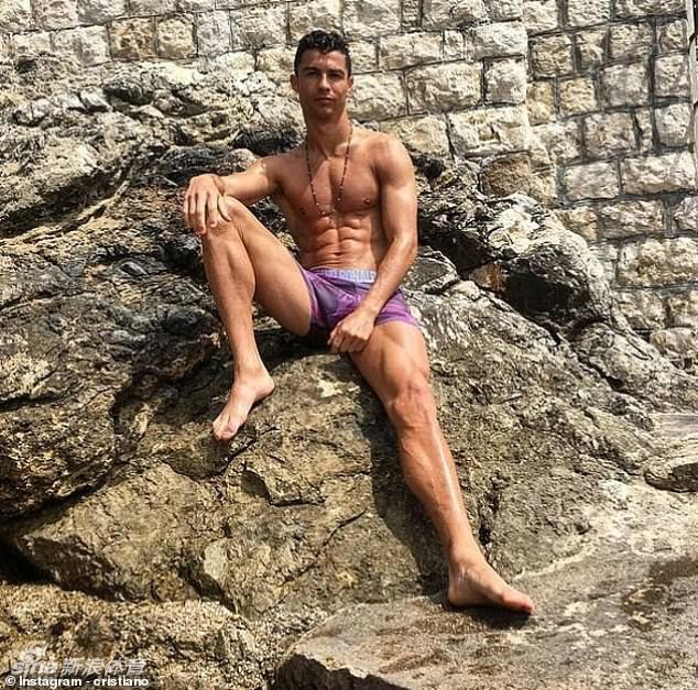 C罗变身超级英雄！这肌肉线条绝了