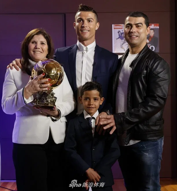 C罗这18件小事 真的把人看哭！