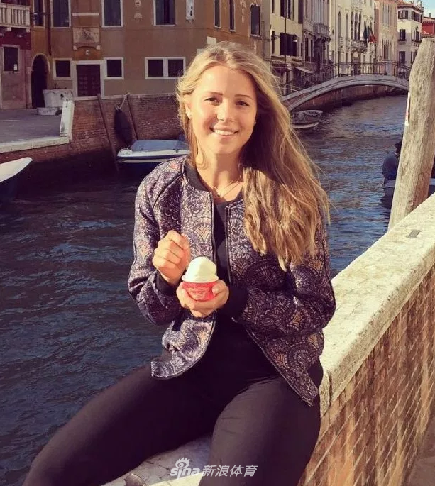 悍将拥美娇妻 魔鬼身材浅笑撩