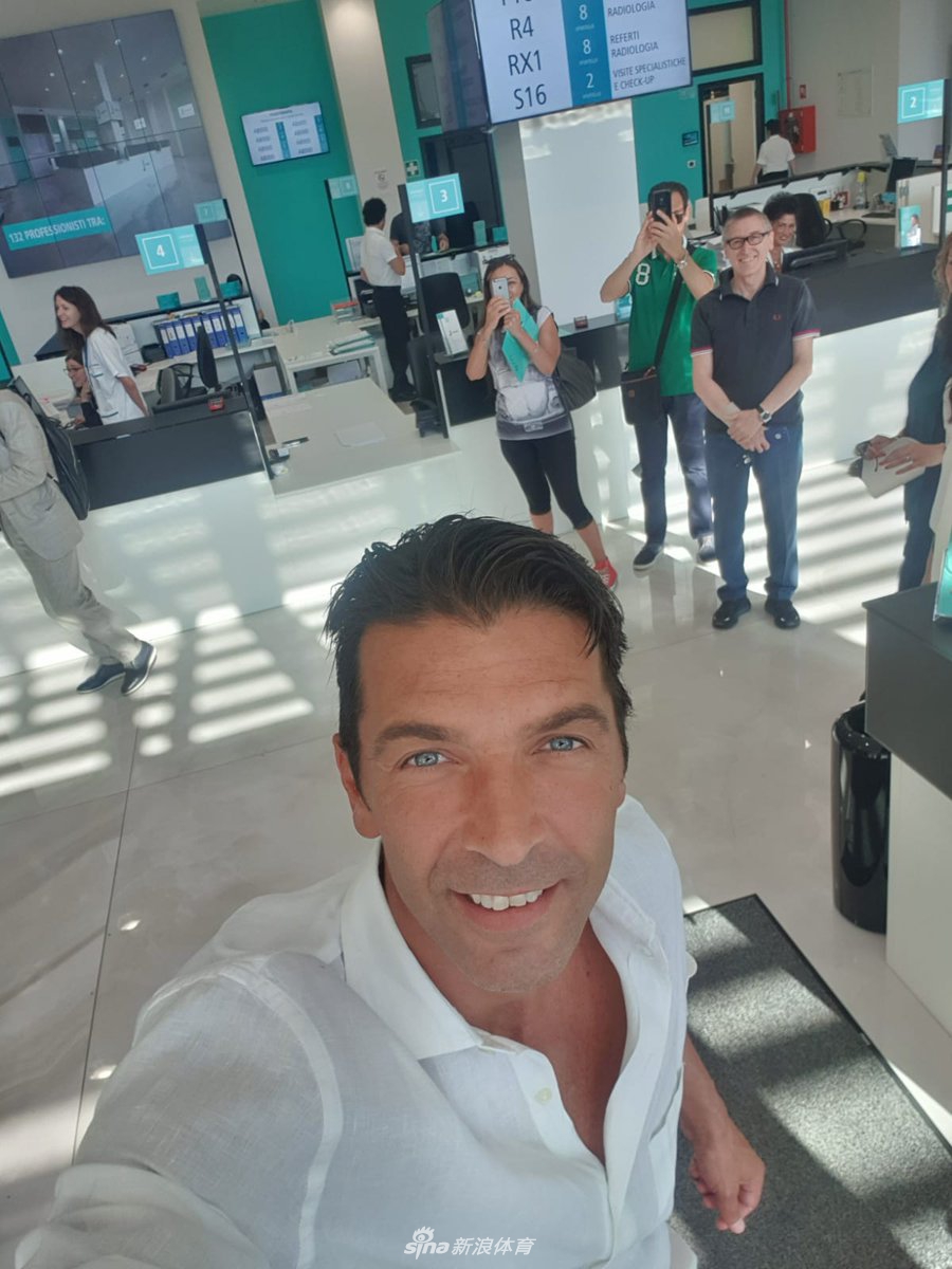 全城沸腾！41岁小将布冯回来啦