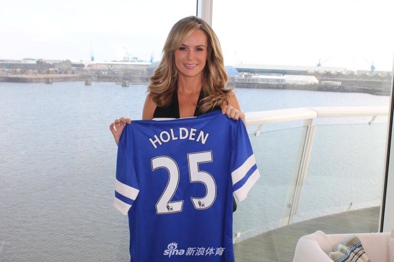 完美曲线！美女主持这身材看呆