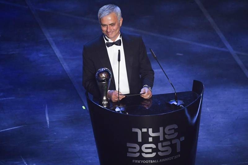 穆帅独自在公园锻炼 瞧这身手