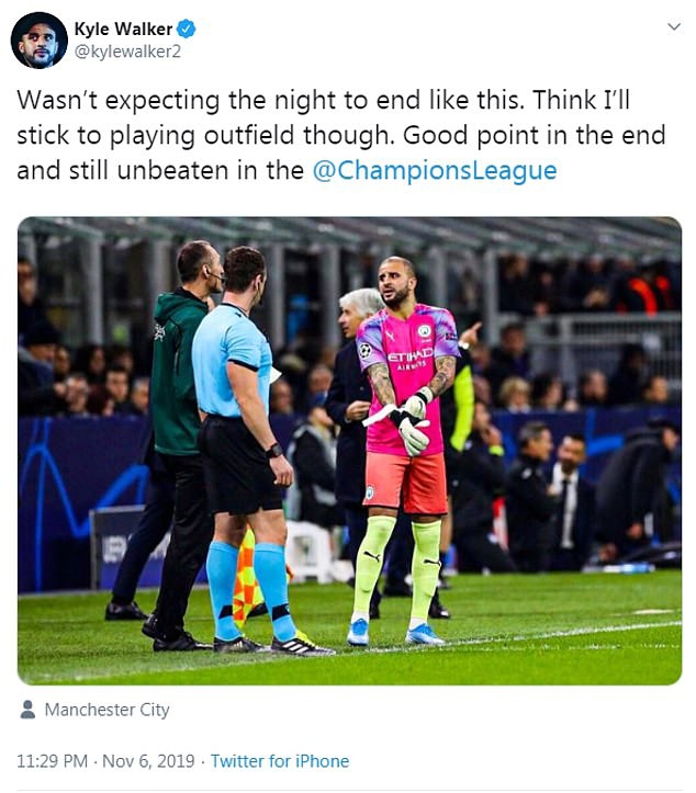 曼城铁卫客串门将!这一幕笑喷