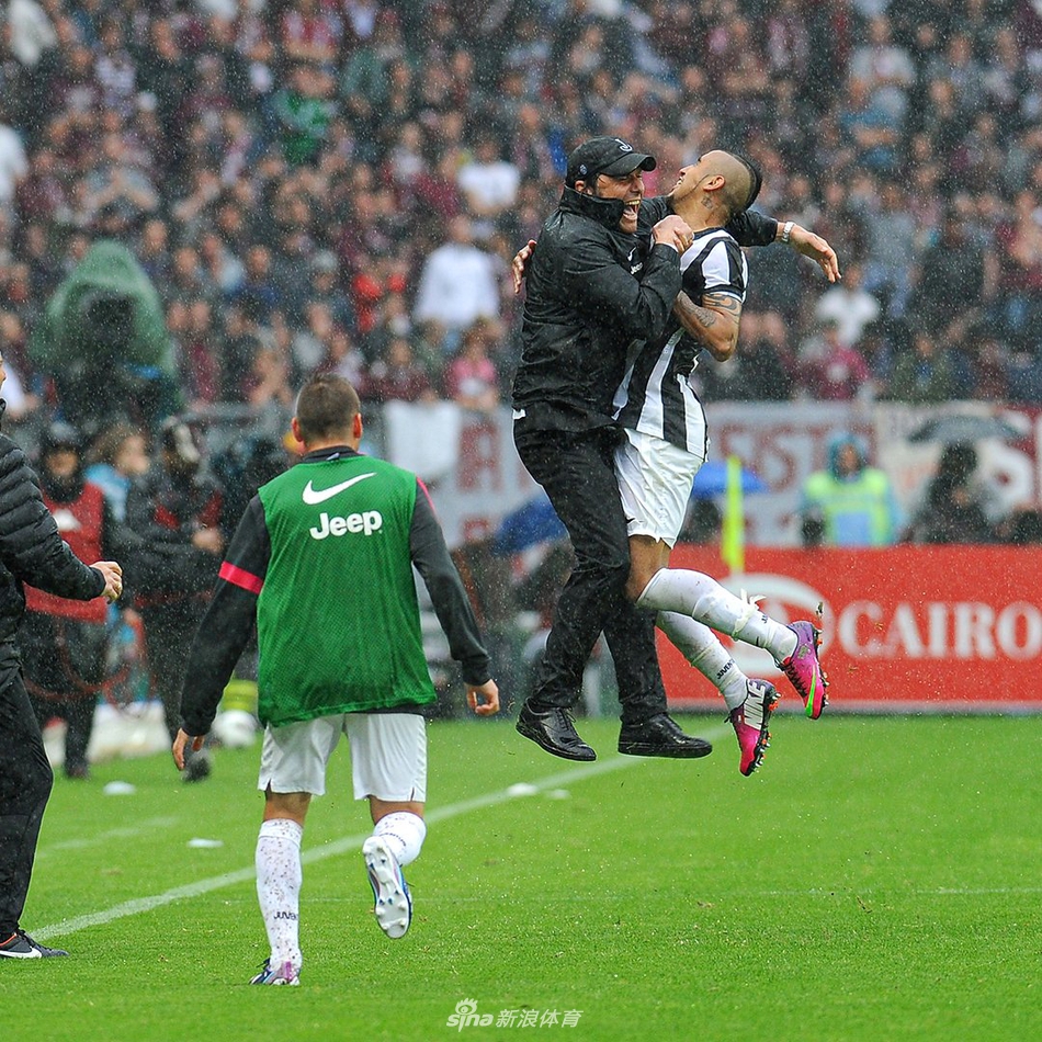 疯魔式庆祝！看看孔蒂多热血