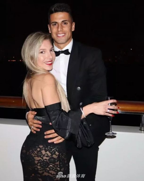 曼城新援女友比基尼美照秀身材