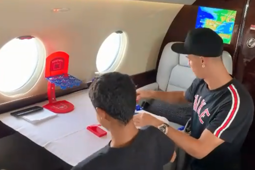 C罗顶多三岁！爆笑陪儿子玩耍