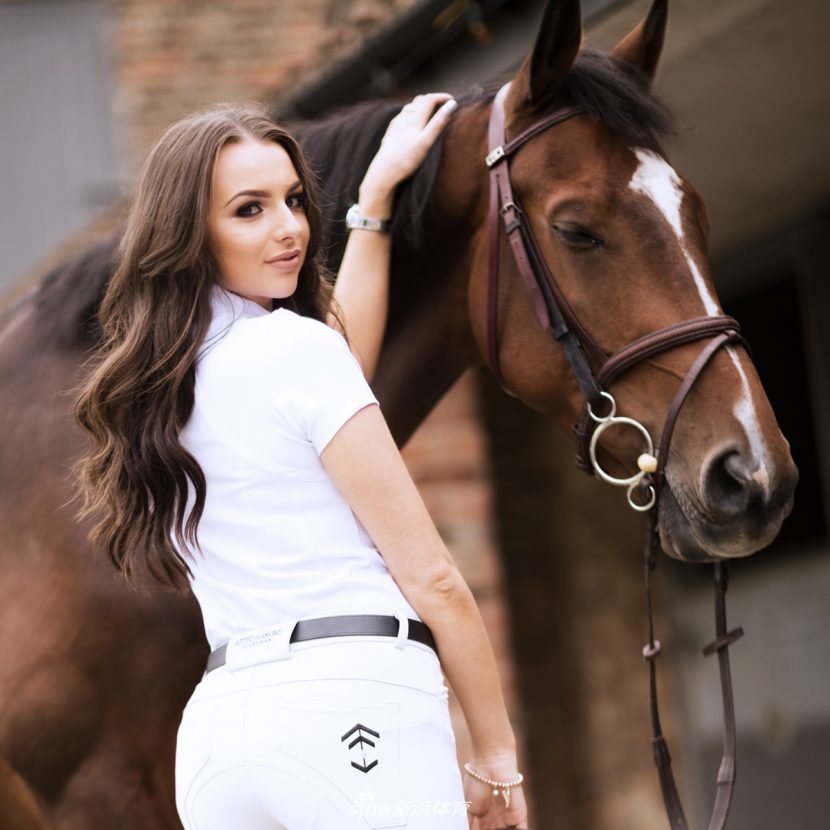 浓情蜜意 悍将搂绝色美女开趴