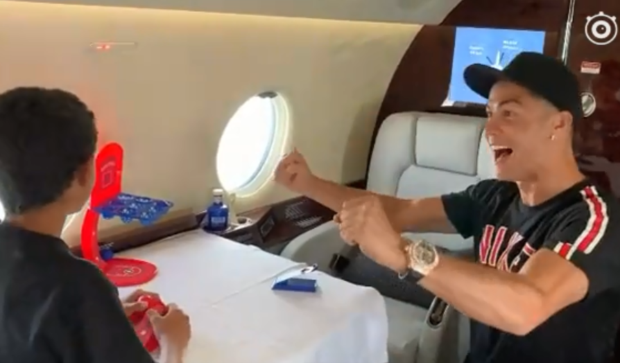 C罗顶多三岁！爆笑陪儿子玩耍