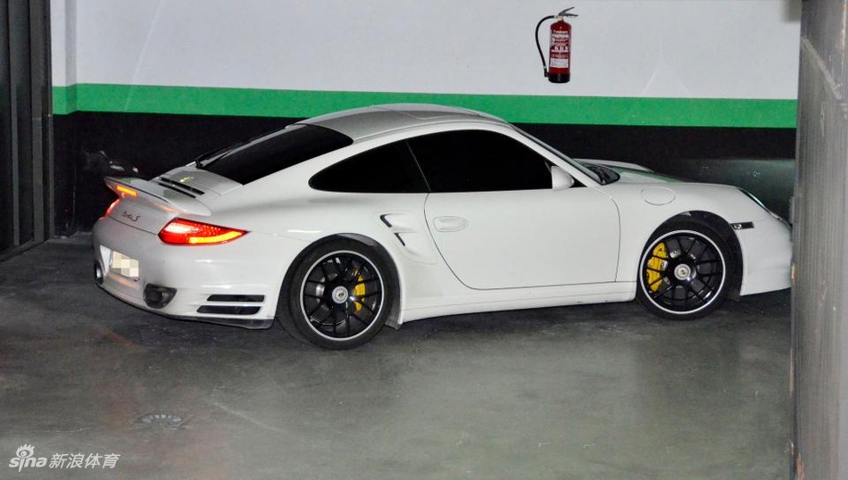 来看看皇马队长的豪车收藏