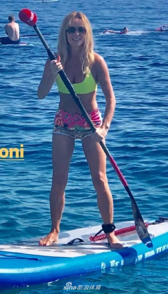 完美曲线！美女主持这身材看呆