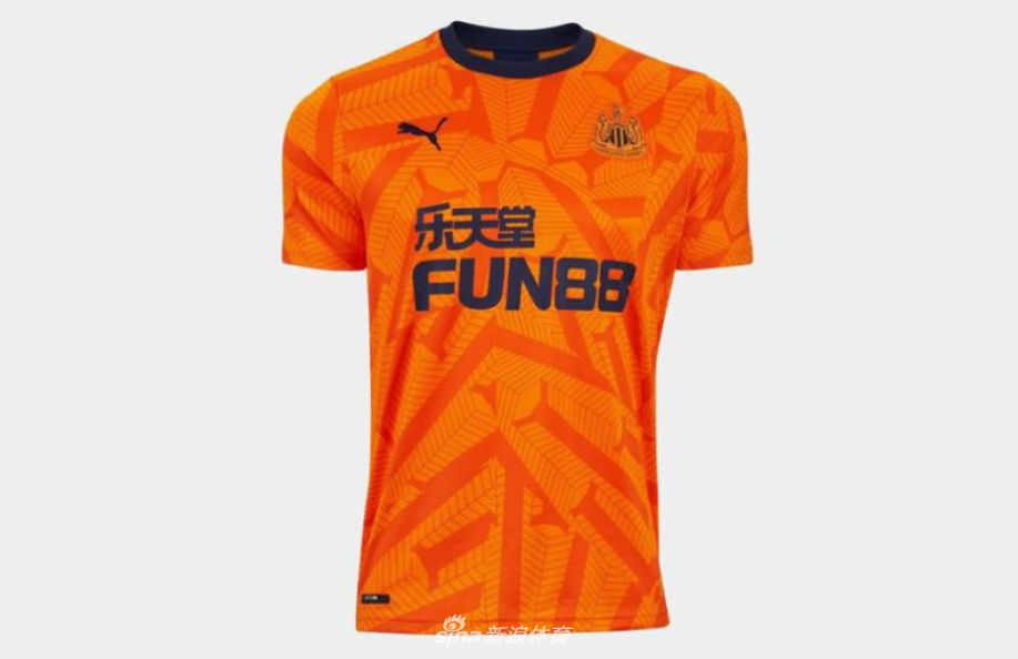 新赛季新辣眼!媒评丑爆球衣