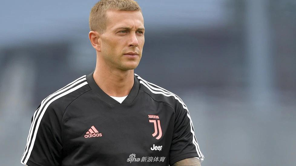 萨里尤文首训！小将布冯抢镜